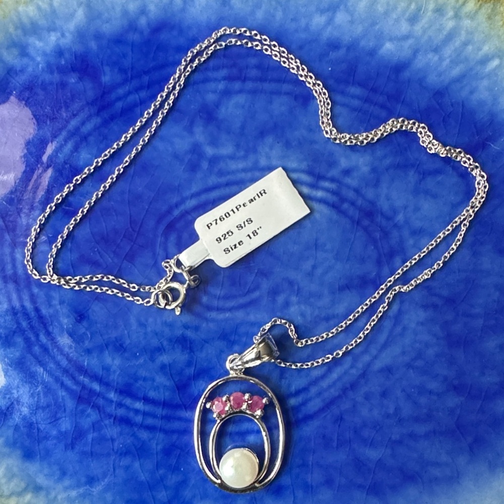 Chic Oval Silver Necklace with Rubies and a white pearl Accent